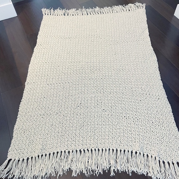 Handmade knitted throw blanket | 40" x 55" - Picture 4 of 10